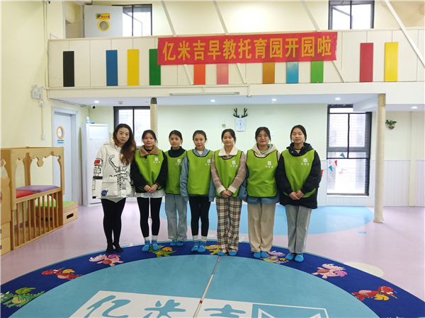 刘茜老师到实习单位看望实习生_副本.jpg