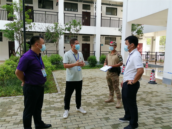 2.学院党委委员、副院长在学生宿舍开展疫情防控工作检查.jpg