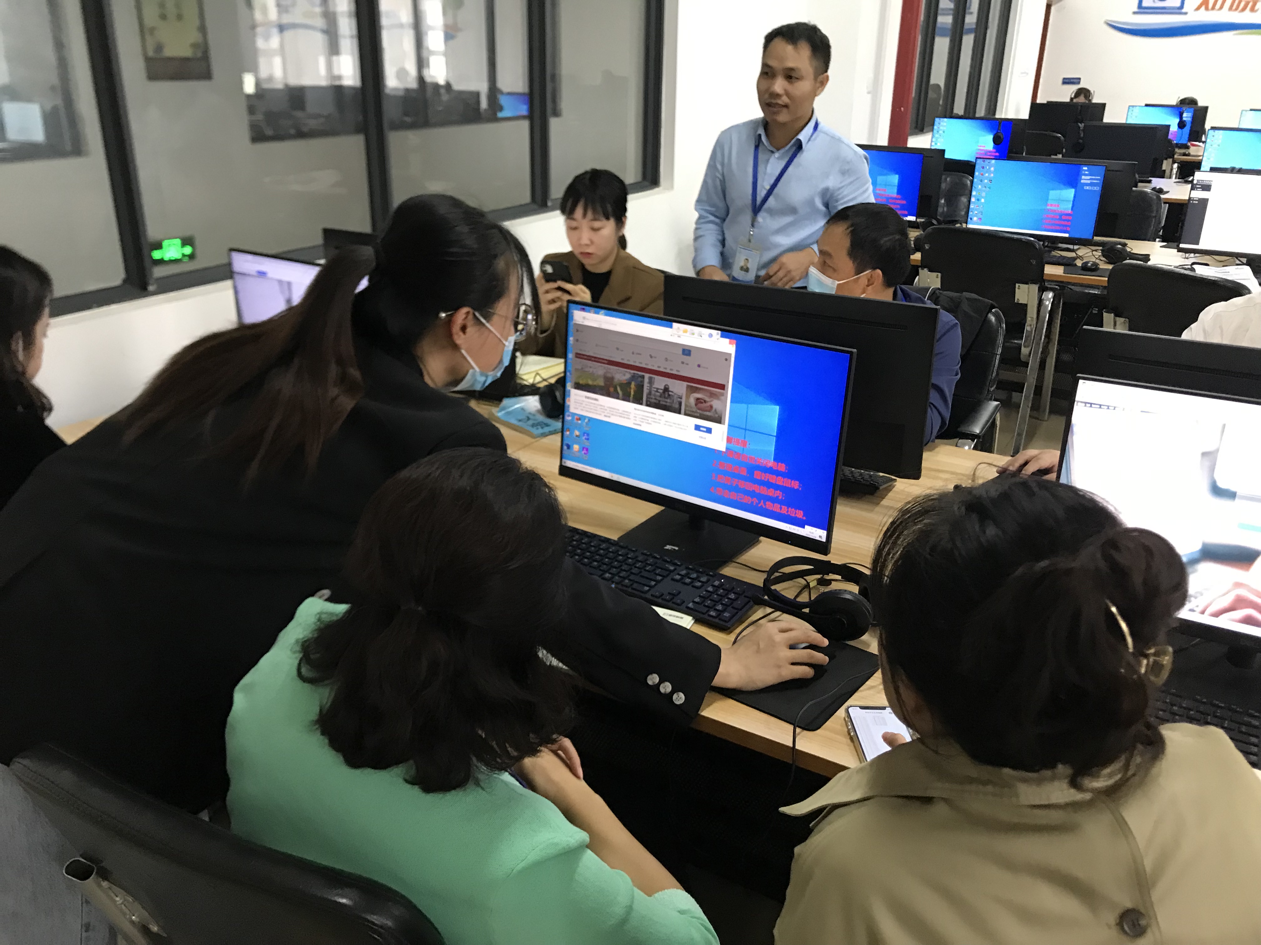 技术人员现场答疑.JPG
