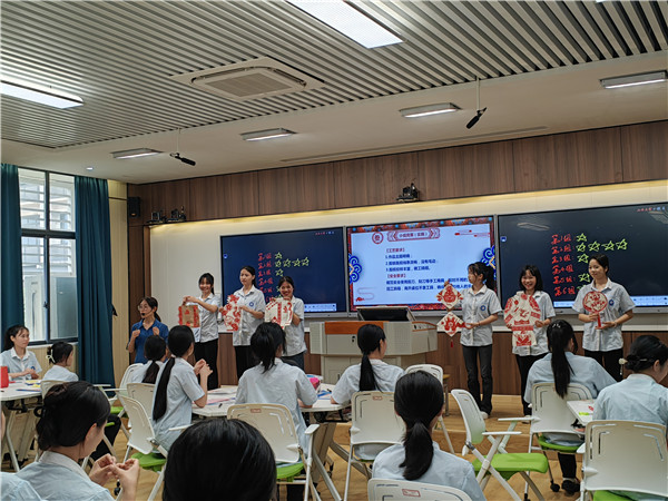 图5 公开课上学生展示作品.jpg