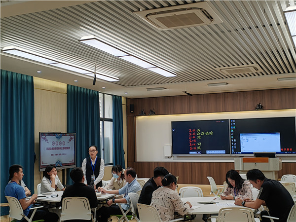 图8 教师代表分享心得.jpg