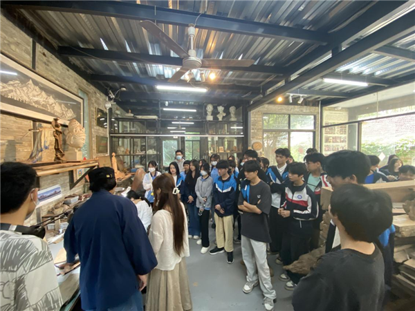 图5:同学们观摩黎宏宇大师指导教学.png