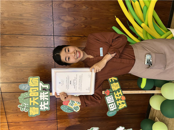 2019级酒店高级工班学生潘晓晴获“名都之星”称号.jpg