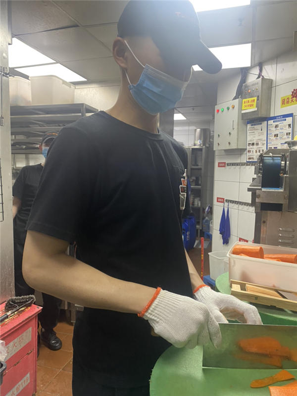 企业对潘嘉和同学评价:工作有责任心,完成每班次任务才下班。.jpg