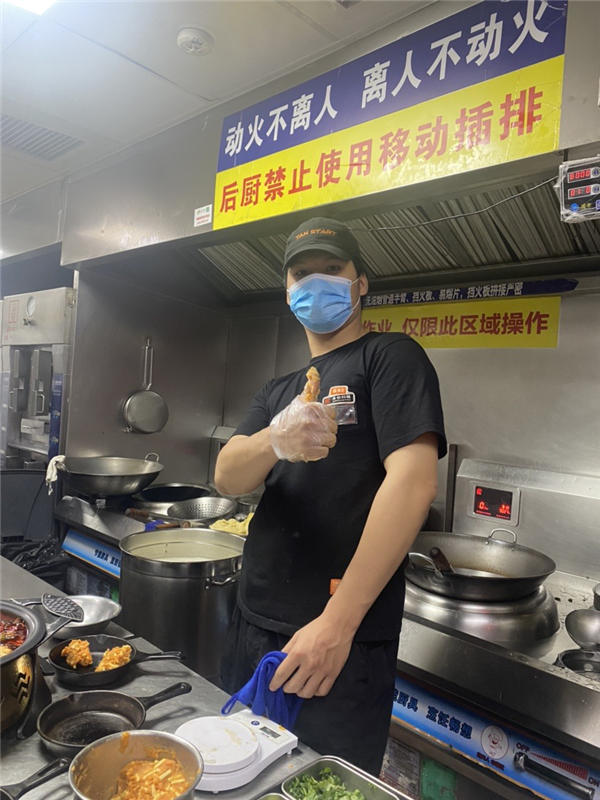 企业对梁明秋同学评价:行动听指挥,很好的配合餐厅工作。.jpg