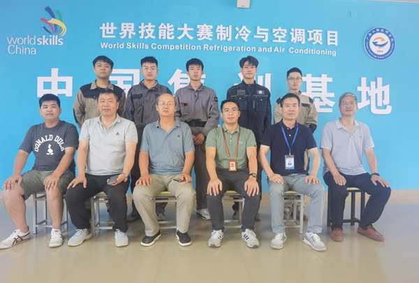 世界技能大赛制冷与空调项目5个中国集训基地选手交流合影.jpg