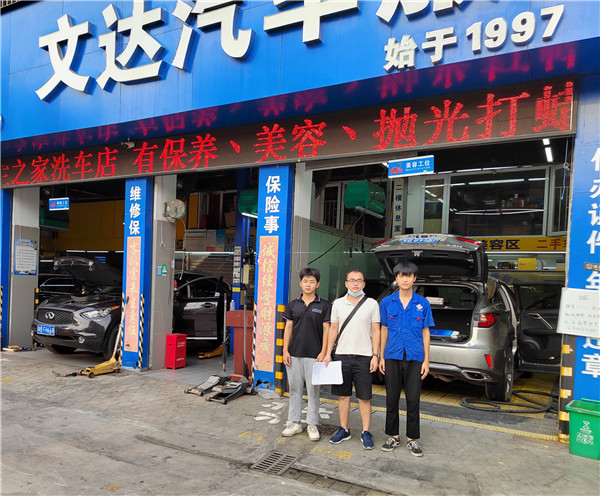 朱万军老师看望汽车维修专业学生,进行安全教育.jpg