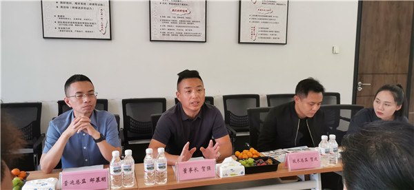 董事长贺强介绍企业基本情况.jpg