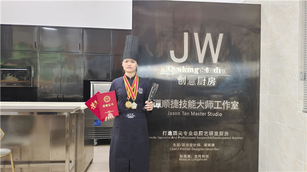 2022年广西职业院校(中职组)技能大赛烹饪(中西式面点)项目一等奖韦金芝.jpg
