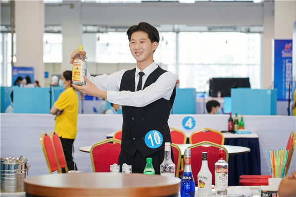 4.1 2022年广西壮族自治区第二届职业技能大赛餐厅服务项目银牌(吴思阳).jpg