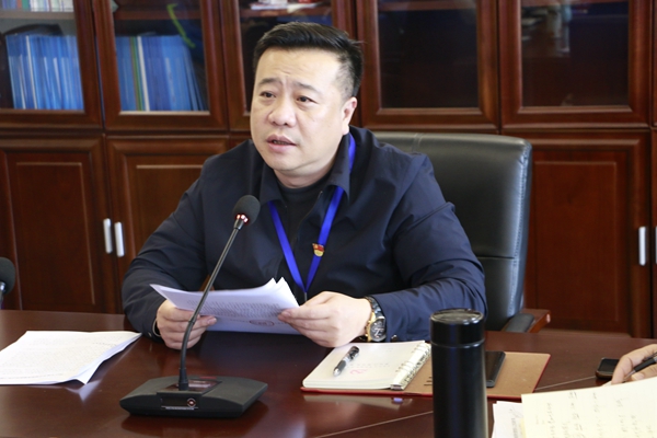 主持学院全面工作的党委副书记、第一副院长罗志.jpg