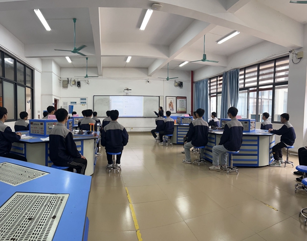 各小组明确工作任务.jpg