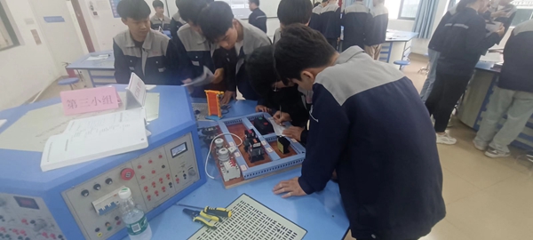 小组合作任务实施.jpg