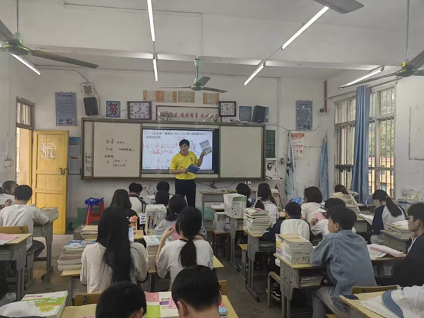 党员李玉军同志进班宣传.jpg