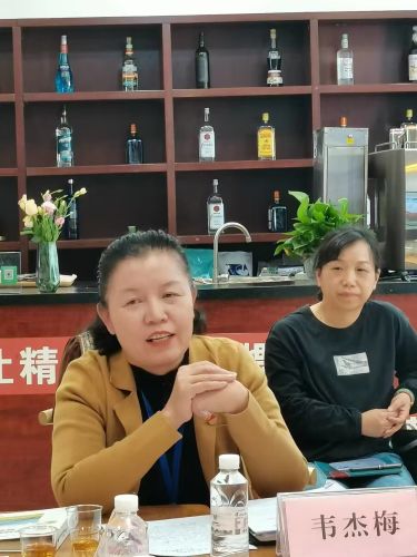 学院党委委员、副院长韦杰梅致辞.jpg