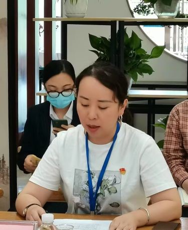 支部书记麦芳.jpg