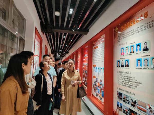 在广职院党性教育中心进行学习 (1).jpg