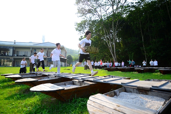 同学们参加“湘江血与火”项目 (2).jpg