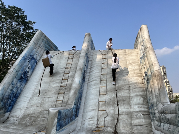 同学们参加“雪山与草地”项目.jpg