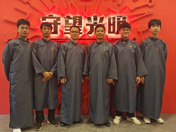 沉浸式体验现场合影 (1).jpg