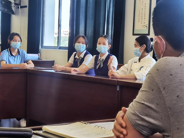学生代表发言.jpg
