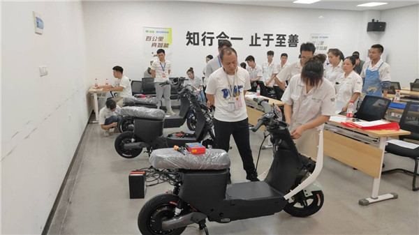 电动车维修工鉴定照片.jpg