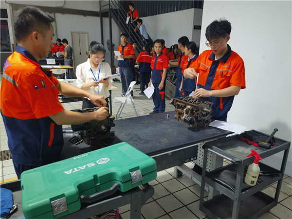 汽车维修工实操鉴定照片.jpg