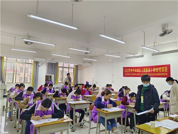 育婴师鉴定照片.jpg