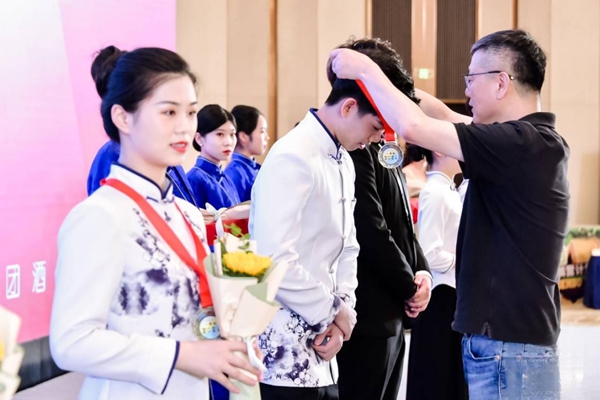 莫政豪同学获奖照片1.jpg