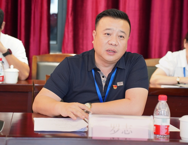 主持学院全面工作的党委副书记、第一副院长罗志作个人对照检查发言.jpg