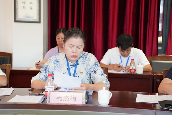 学院纪委书记、副院长韦杰梅作个人对照检查发言.jpg