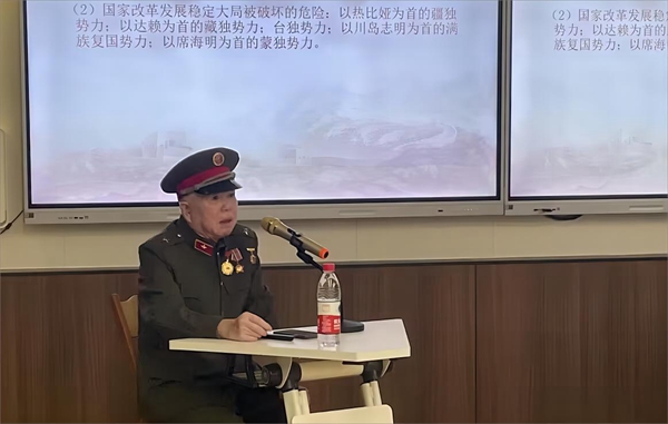 马金案老同志在宣讲1.jpg