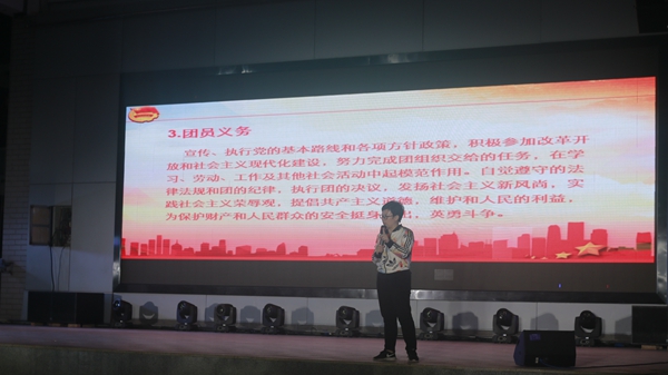 张萍老师上团课.jpg
