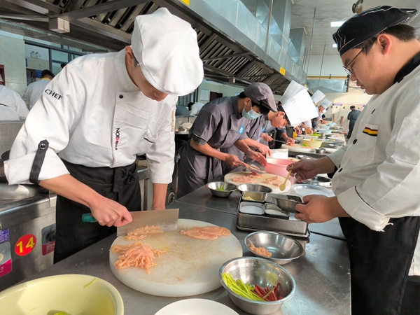 西餐、烹饪、面点项目选手比赛现场3.jpg
