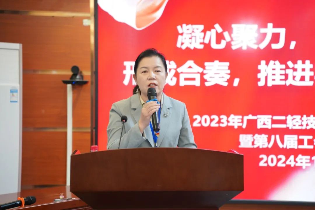 学院党委委员、副院长韦杰梅.jpg