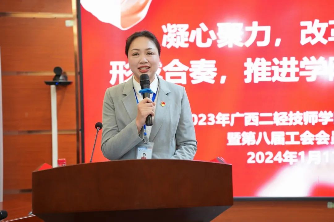 提案组组长罗秀清.jpg