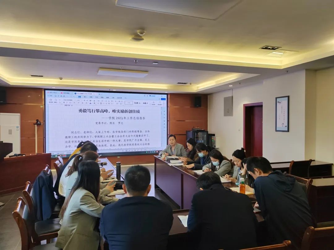 分组讨论现场 (2).jpg