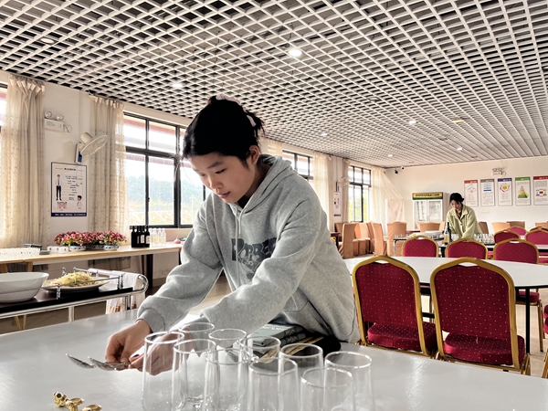 酒店服务赛项选手训练、比赛现场2.jpg