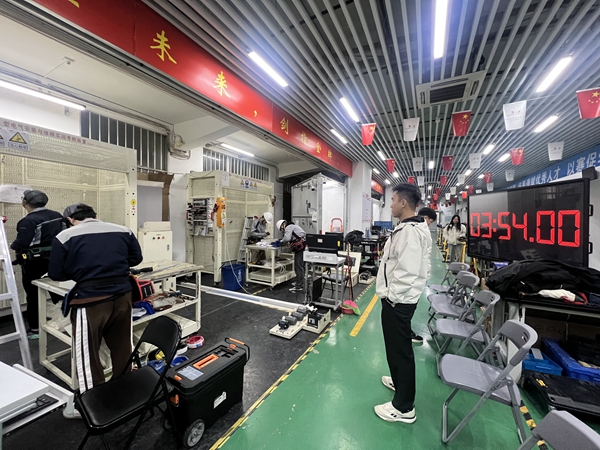 电气安装与维修赛项到广西纺校交流学习.jpg