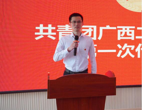 万少杰书记发表讲话.jpg