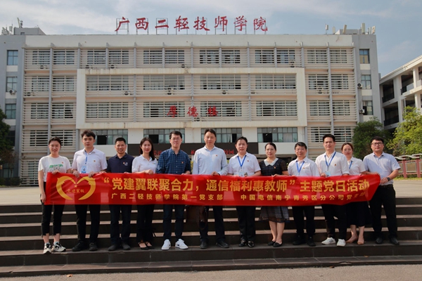 双方合影.jpg