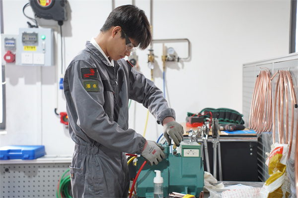 11.广西二轻技师学院第47届世界技能大赛中国集训队选手潘卓.jpg