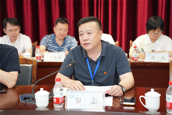 13.学院党委书记、院长罗志作开场致辞.jpg