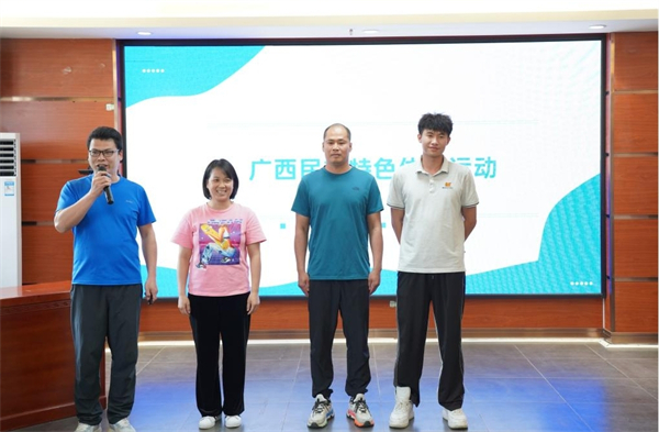 图5:体育组团队现场答辩.jpg