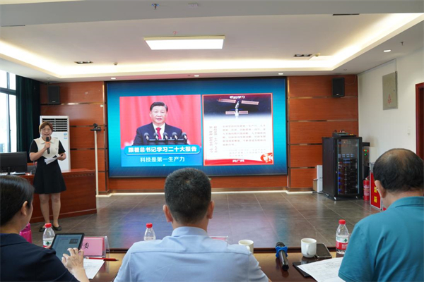 图8:数学组团队负责人林洪吉实施报告汇报.jpg