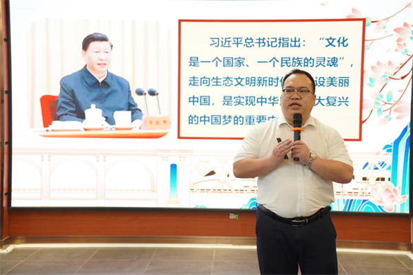 图12:思政组团队负责人杨琪实施报告汇报.jpg