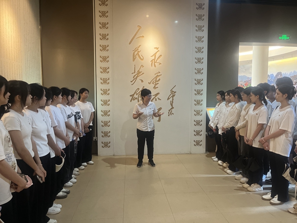 张萍同志给同学们上党课 (2).jpg