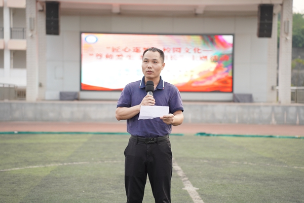 信息工程系主任韦鹏程讲话.jpg