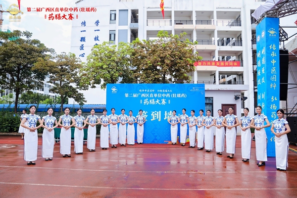 礼仪接待组志愿者合影.jpg