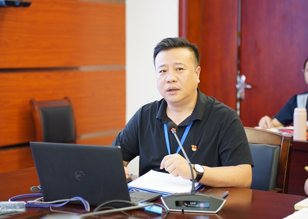 罗志.jpg